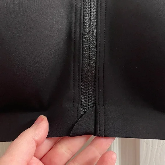 NWT VSX Victoria’s Secret Black Knockout Front-Close Zip Up Sports Bra Size 36D - Picture 6 of 13